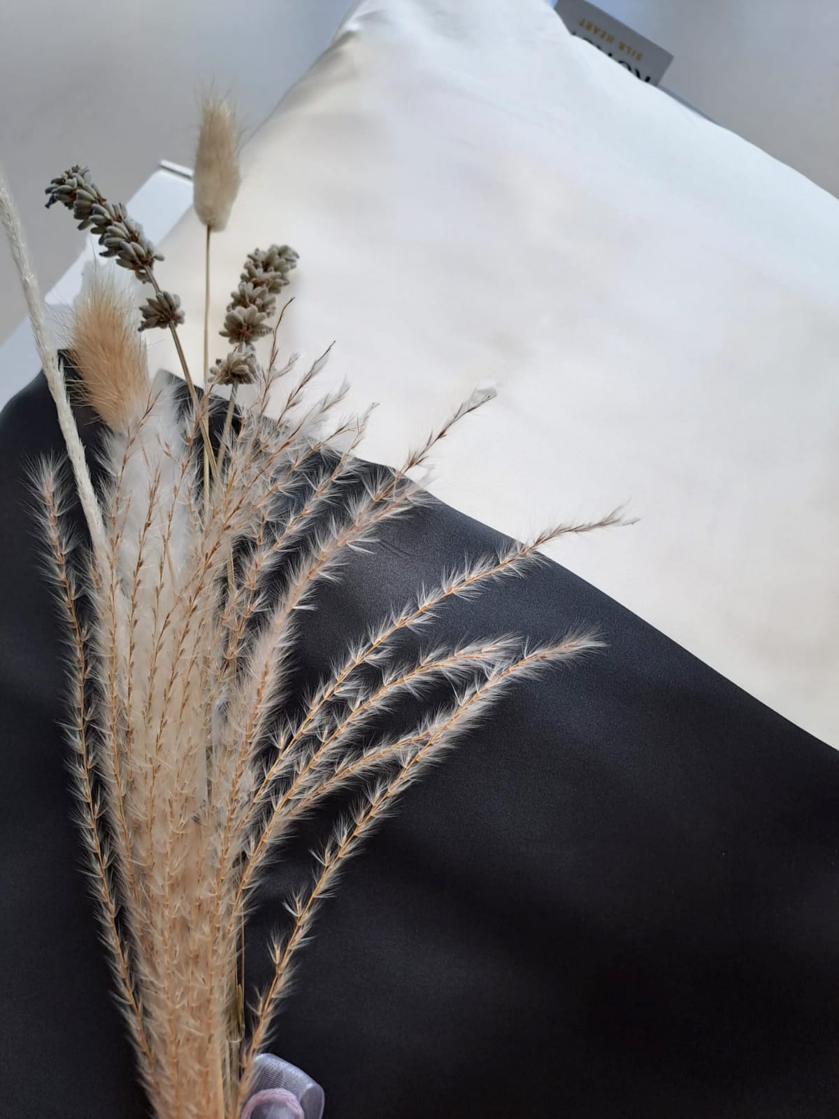 Coppia di Federe 100% seta - bianco e nero